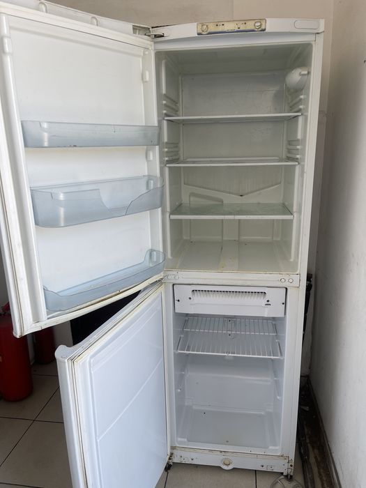 Продам 2 холодильника на запчасти