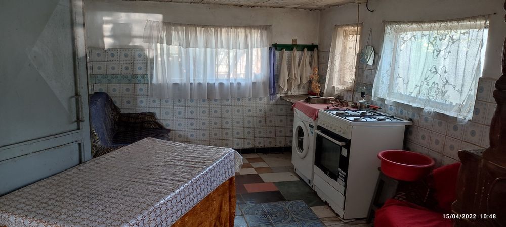 Casă bătrânească + teren intravilan 2.000 mp, utilități – Progresu, Ialomița – 18.500 €
