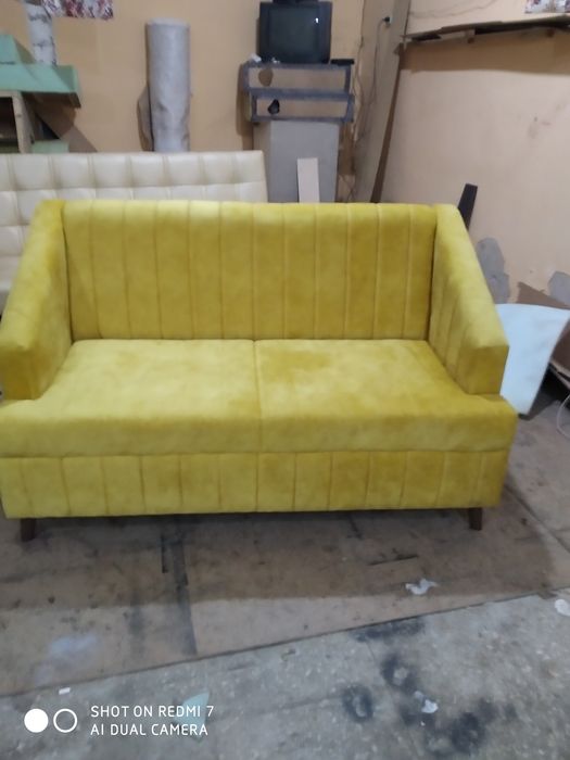 Kafe va pleysteshin uchun divan