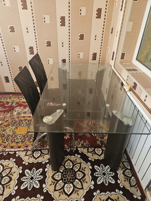 Продаётся стол со стульями
