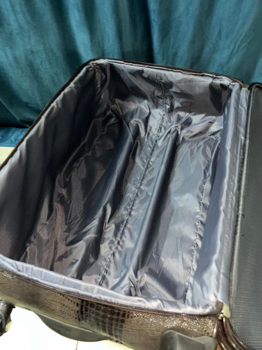 Чемодан бағасы 10.000 таза жаңа