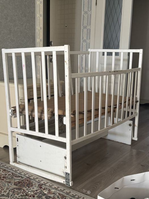 Детская кровать, маятник