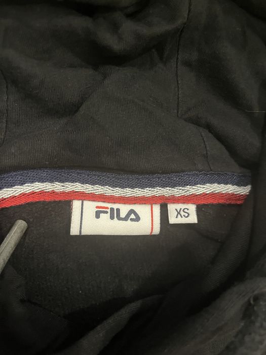 Продавам суитшерт FILA размер ХS