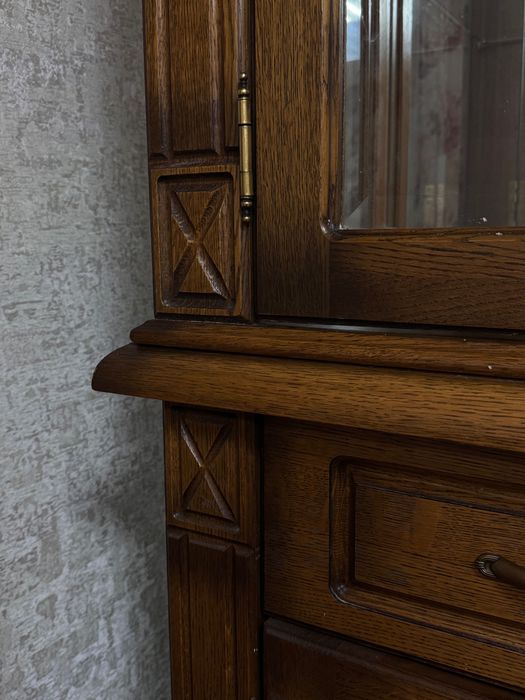 Раритетный шкаф из дуба