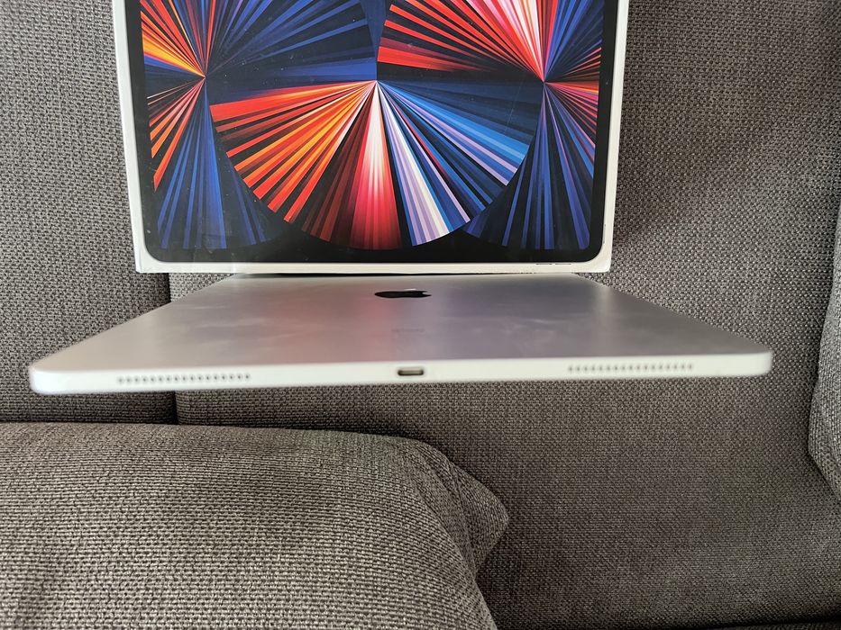 Apple Ipad pro 4th gen 12.9 inch 256gb WIFI Silver с клавиатура и писалка