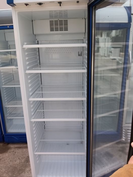 Вертикална плюсова хладилна витрина за бира, вода , безалкохолни напитки и други с 12 месеца гаранция!