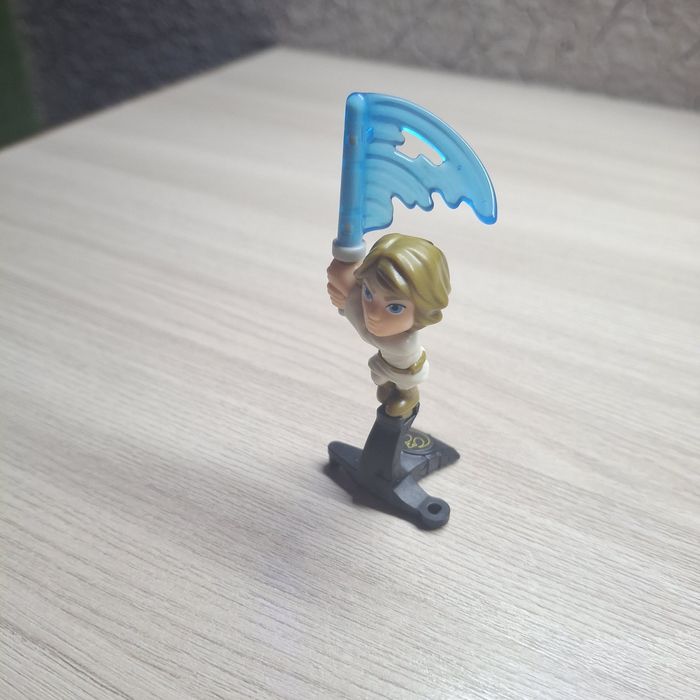 Игрушка из киндера