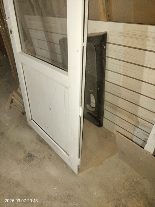 Пластиковые дверь без каркаса