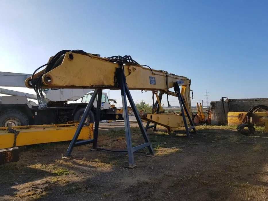 Brat lung excavator Komatsu