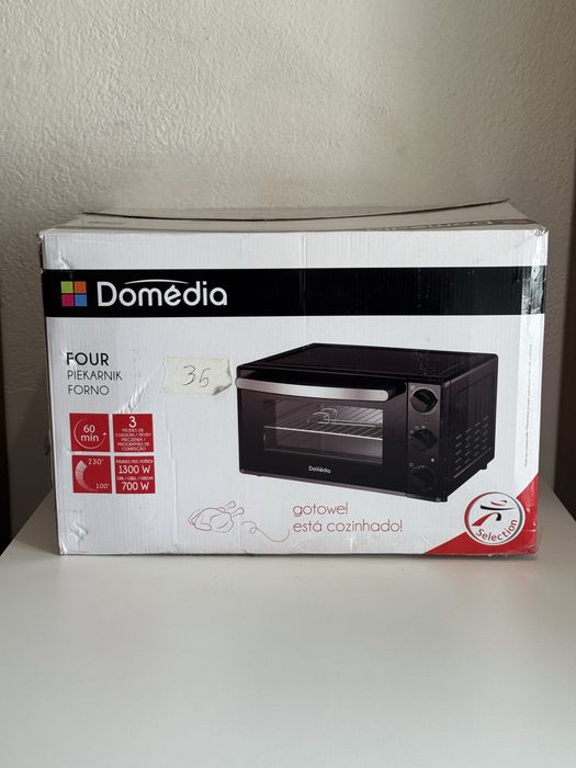 Електрическа фурна Domedia с мощност 1300W.