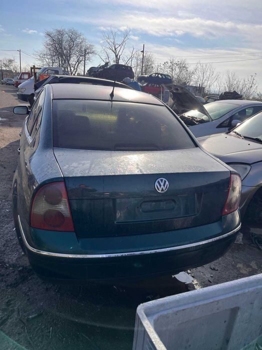 Фолксваген Пасат 2.5 дизел 2001 година на части