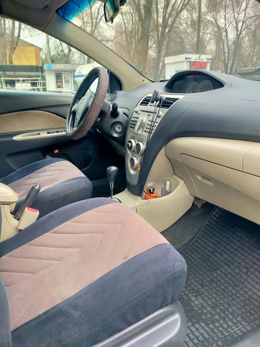 Продам  машина Тойота ярис