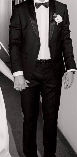 Смокинг костюм.