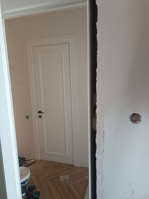 Установка двер и плинтус