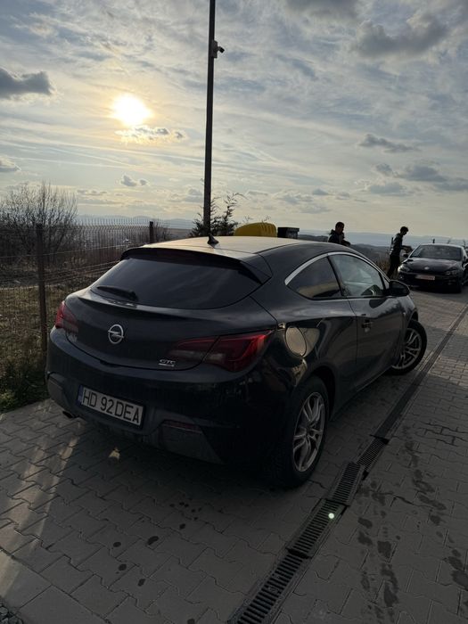 Opel Astra GTC 2012