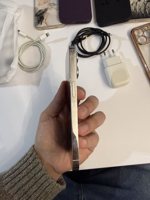 iPhone 13 PRO 256gb luat de nou cu accesorii