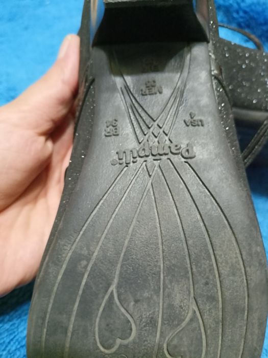 Туфельки чёрного цвета35- 36