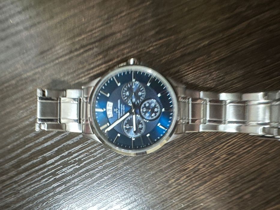 Продам часы фирмы Jasques Lemans
