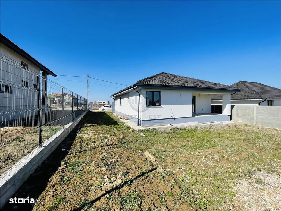 Casa P semifinisata în comuna Paleu