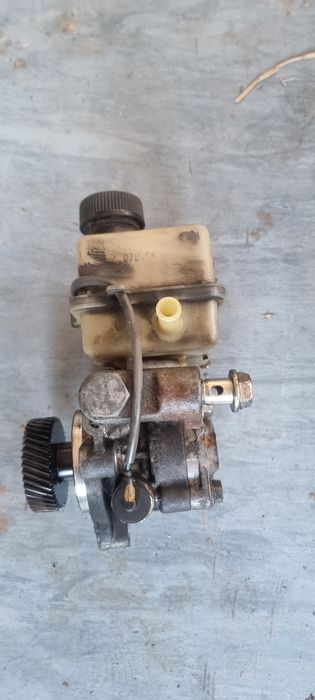 Pompa servo mazda