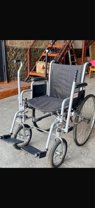 Продам инвалидную коляску