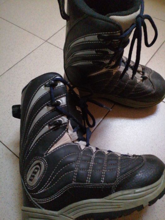 Продам детские ботинки для сноуборда.