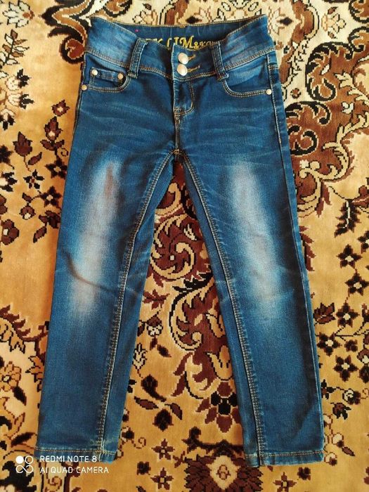 продам джинсы на девочку р 110 на 4-5 лет
