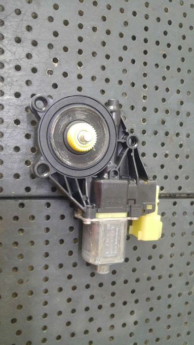 Motoras macara dreapta fata ford fiesta 6 cb1 ccn 8a6114553b 8a6114553bc