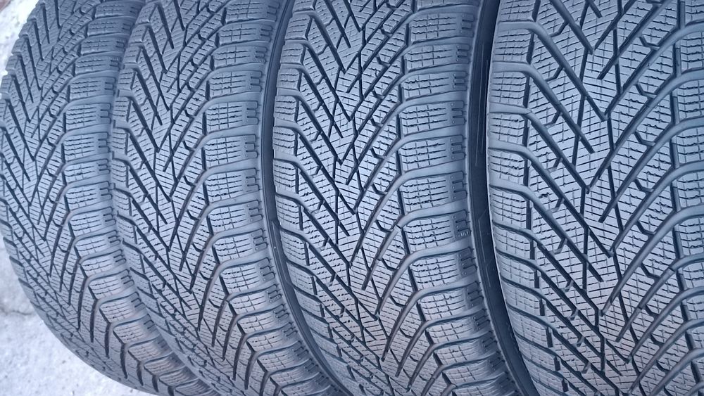 235/50/19 Pirelli Дот 3023
