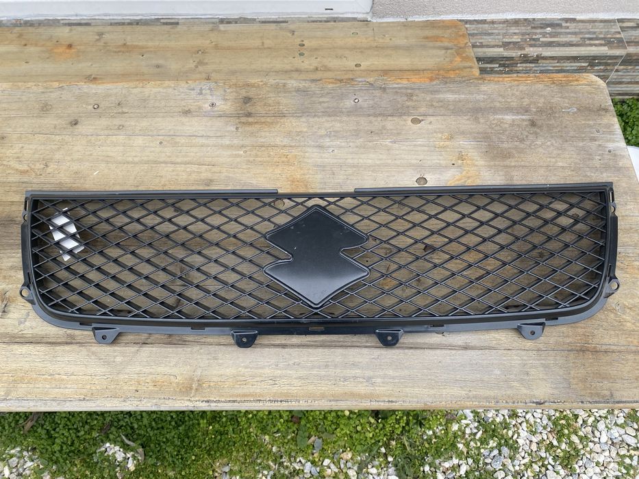 Suzuki Grand Vitara - предна решетка