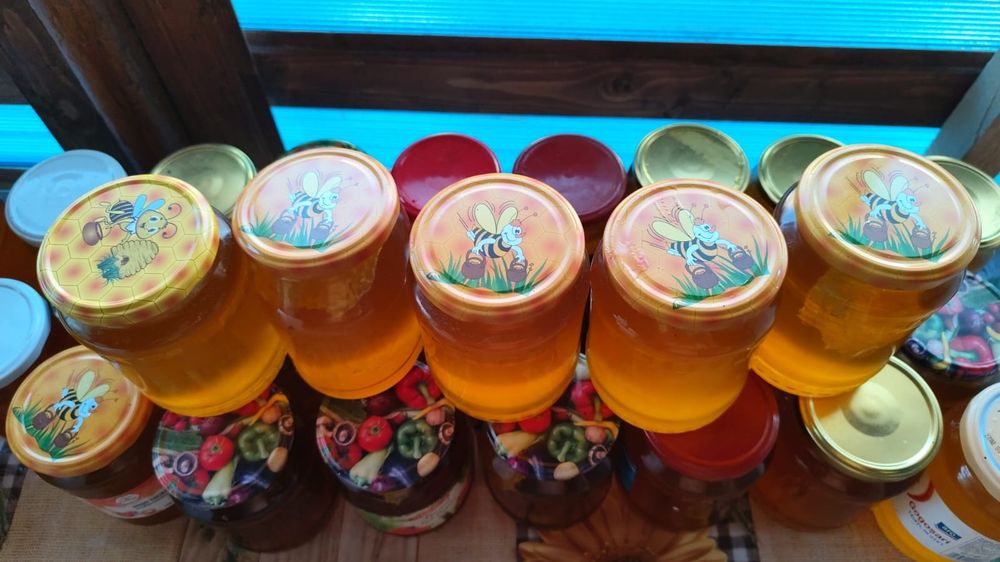 Vând miere de salcâm, tei, rapiță și floarea soarelui!