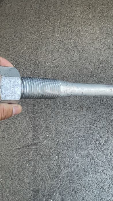 Болт толстый, оценкованый кажется