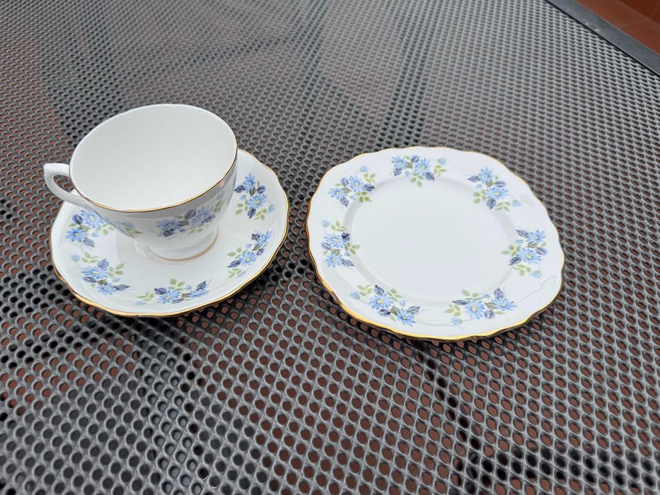 Луксозен английски порцеланов сервиз Royal Vale – около 1950 г
