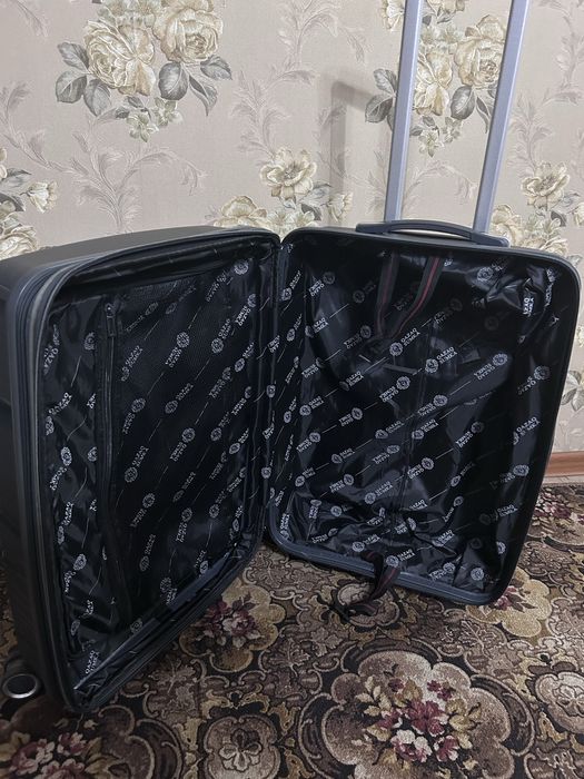 Чемодан, средний, серый