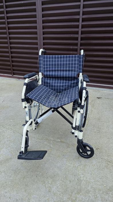 Scaun cu rotile roti