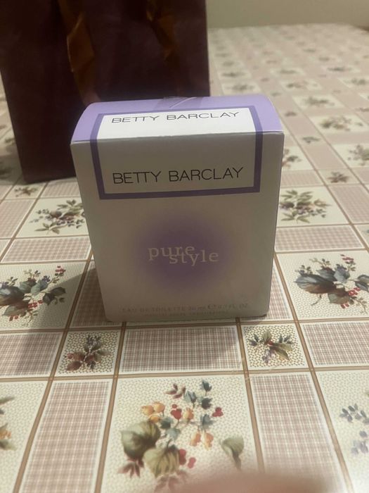 Esse Strikes the Notes S. Vittoria, Betty Barclay Pure Style и др.