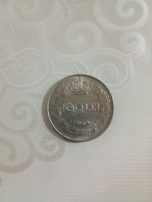 Vând doua monede de 100 de lei