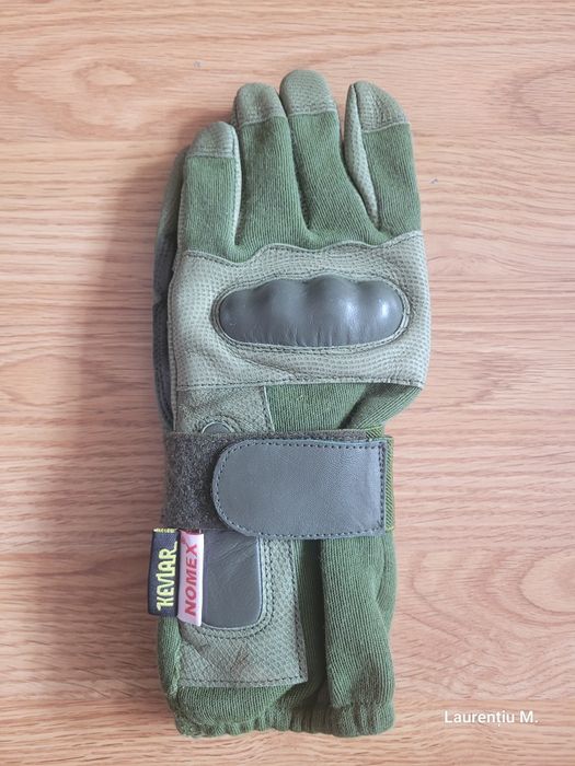 Mănuși tactice militare