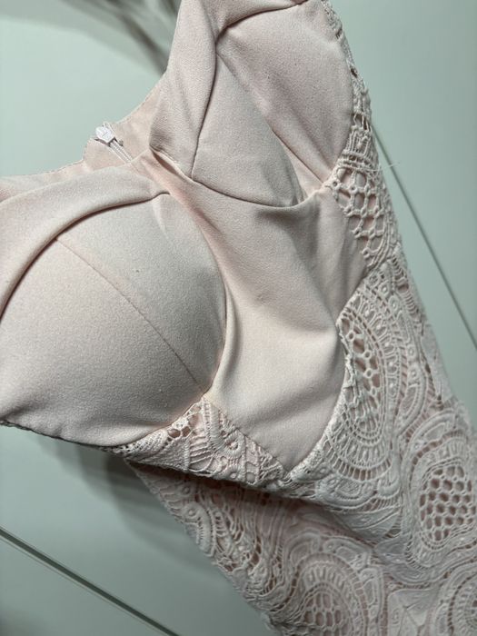 Нежна дантелена рокля