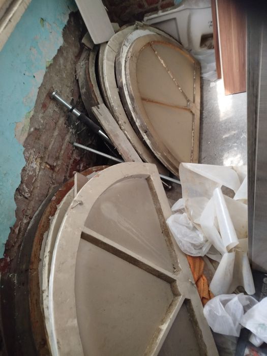 Подарявам винтидж стари прозорци с няколко рамки (полукръг) масивно дърво