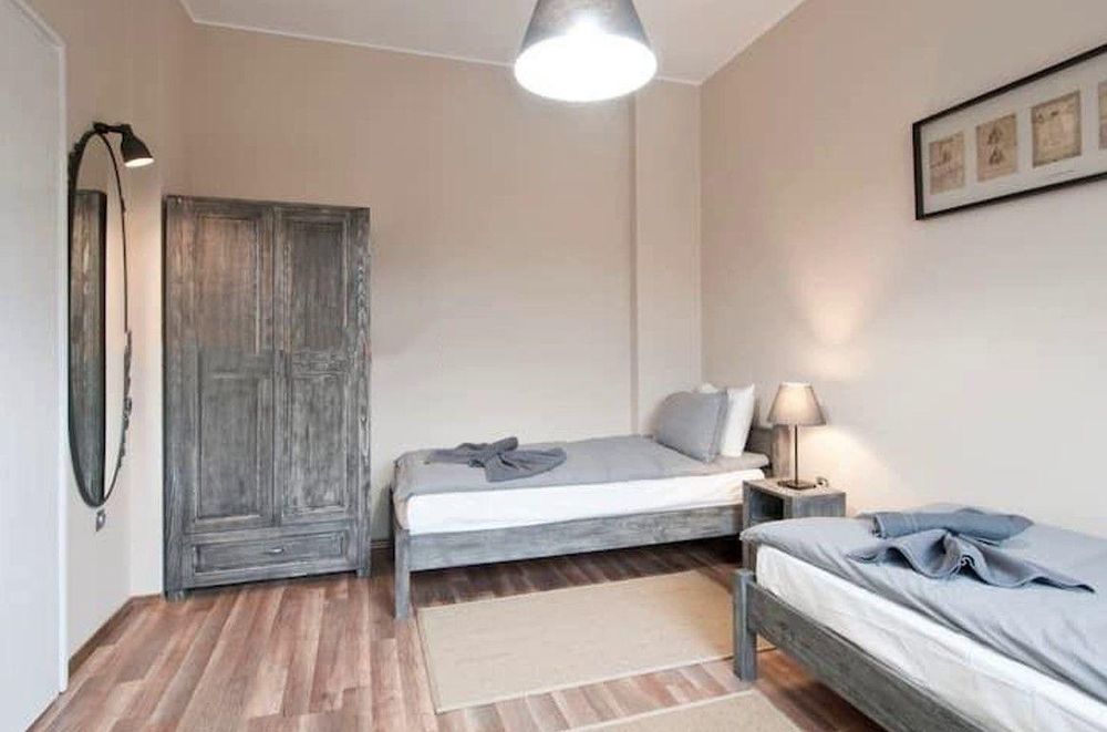 Дава се под наем Двустаен апартамент в София, Център - 60 кв.м за 648.21 € - Снимка #2