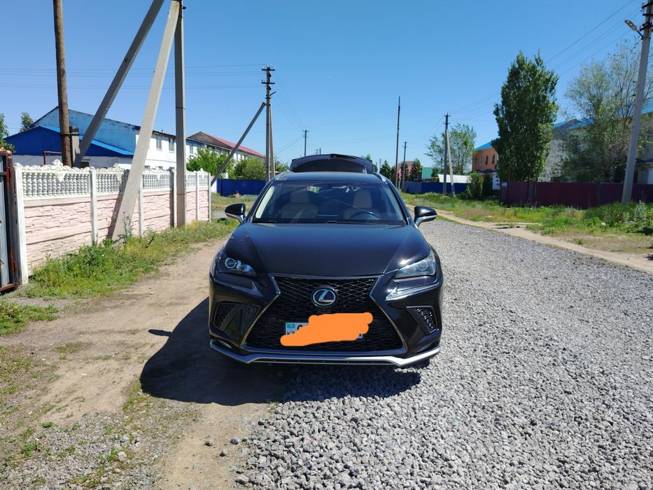 Продам лексус НХ200Т