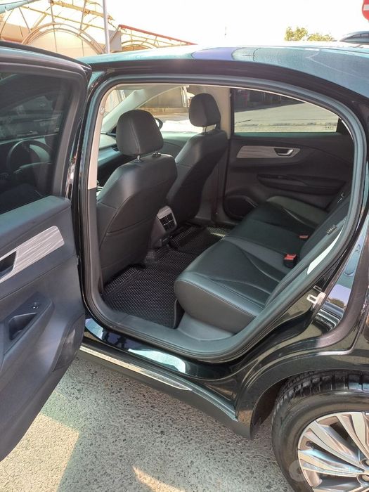 Hongqi eqm 5 sotiladi 500 taligi 2025