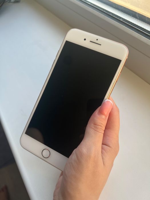 iPhone 8+ в хорошем состоянии