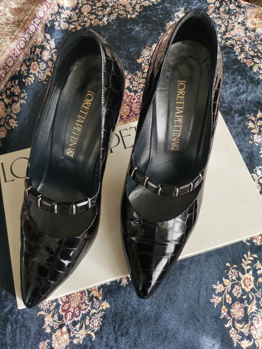 Pantofi din piele, Loretta Pettinari