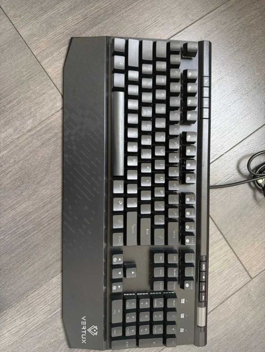 Tastatura gaming Vertux  - impecabila
