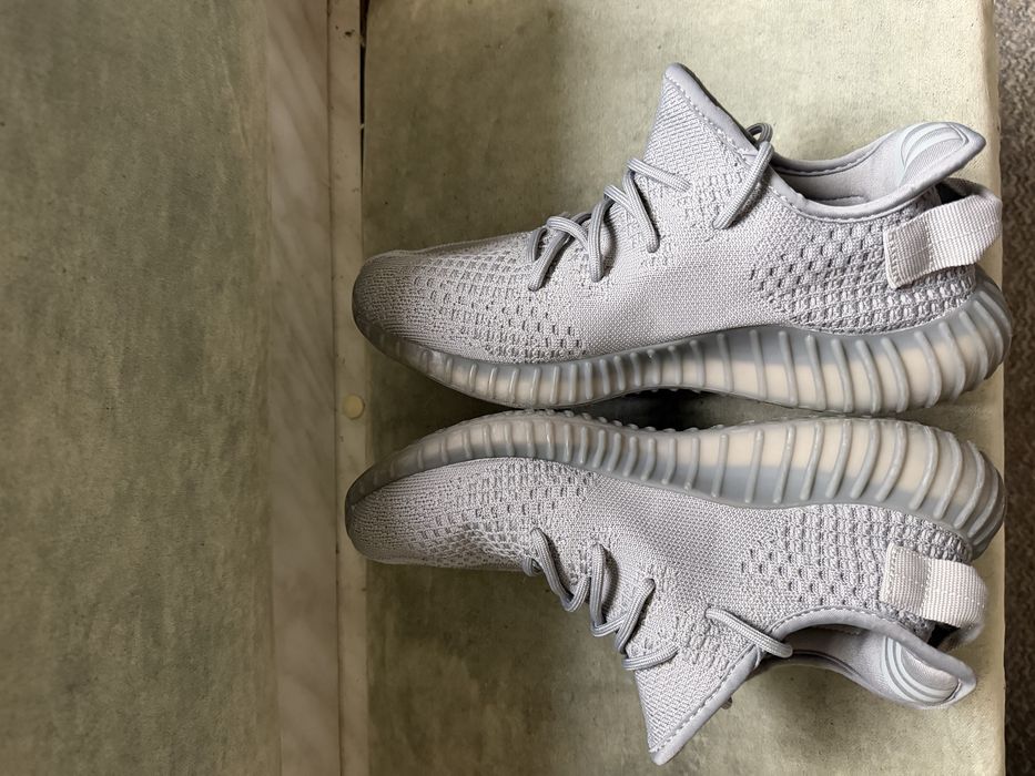 Vând Yeezy Boost 350 V2 ‘Steel Grey’