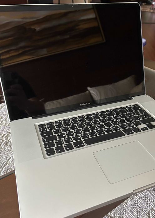 Apple MacBook Pro 17 2011 можно на запчасти