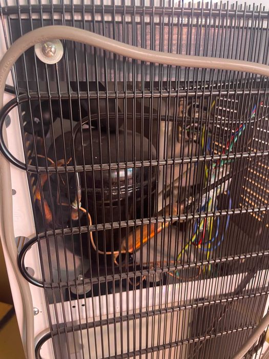 Диспенсър за студена и топла вода с компресор