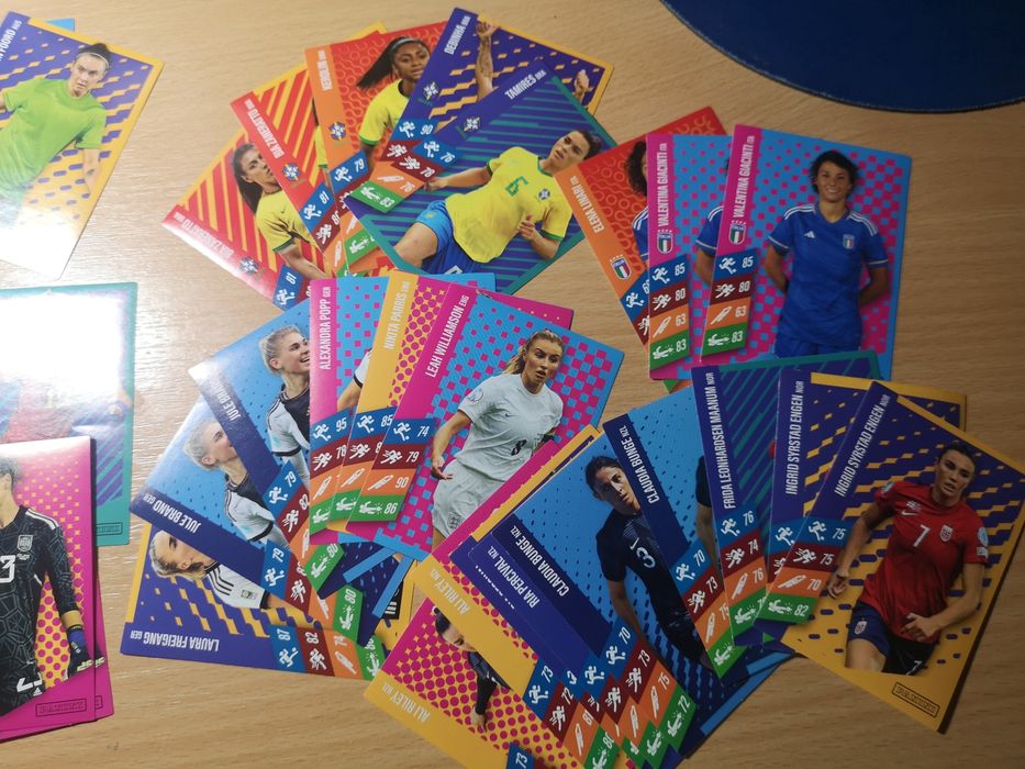 Vând Panini Family 2023 world cup women McDonald's Happy Meal album